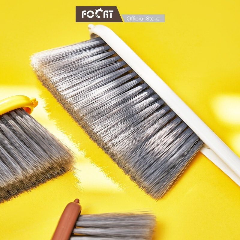 Cleaning brush